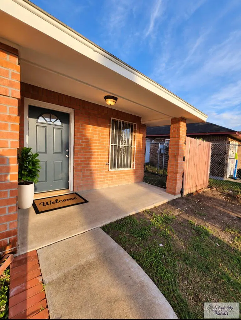 3 bed, 2.0 bath, 1060 sqft, $1,500 — Photo 2