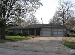 2926 E Rocklyn Rd, Springfield, MO 65804