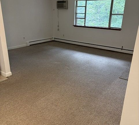 5th image of 52 Jacqueline Rd APT 10