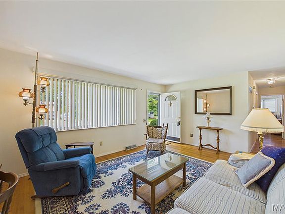3rd image of 1560 Starling Dr