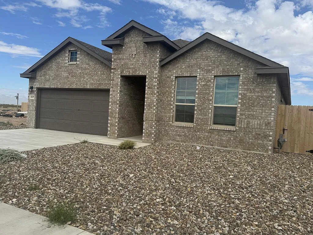 4 bed, 2.0 bath, 1850 sqft, $2,650 — Photo 2