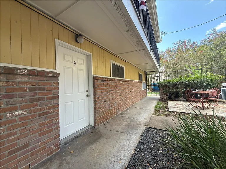 1502 Heights Blvd #9 — Photo 2