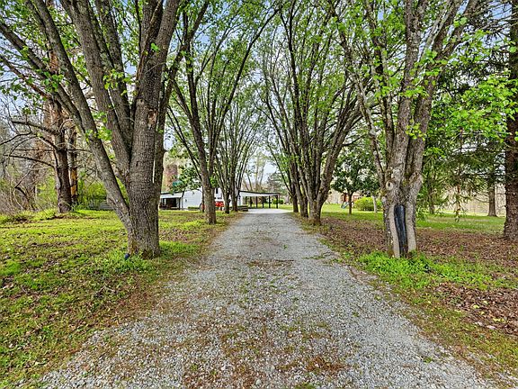 3rd image of 1323 Mount Zion Rd