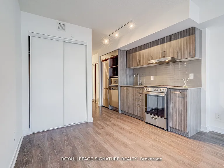219 Dundas St E #810 — Photo 8