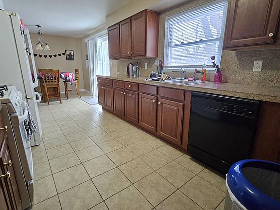 5th image of 750 W 79th Ave