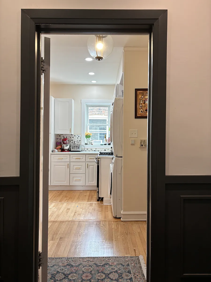 Building Photo - 545 W Addison St #3