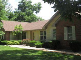 20 Country Club Ln, Arcola, IL 61910