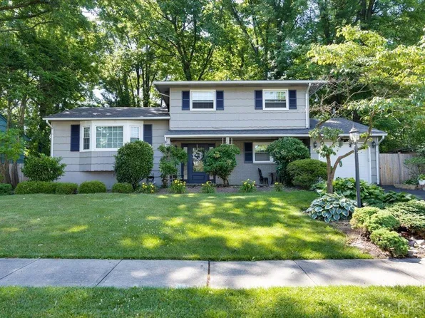 1420 Columbia Dr, North Brunswick, NJ 08902