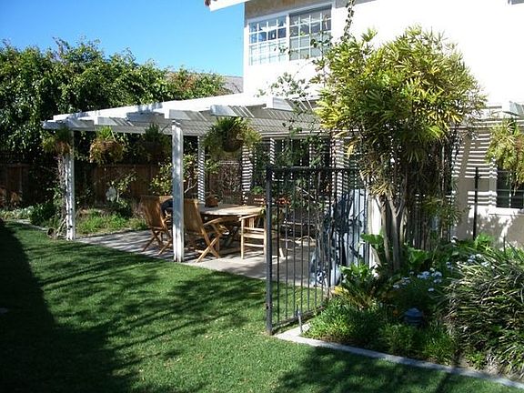 Covered patio and BBQ area