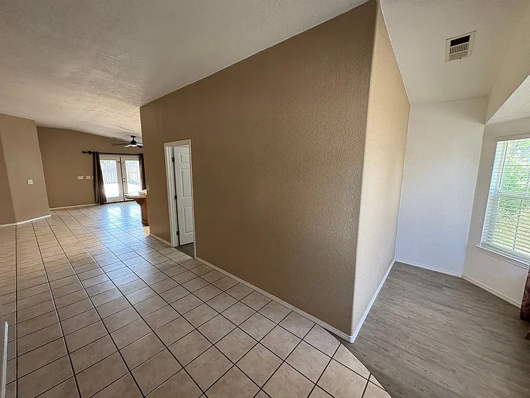 1040 N Sumter Ct — Photo 8