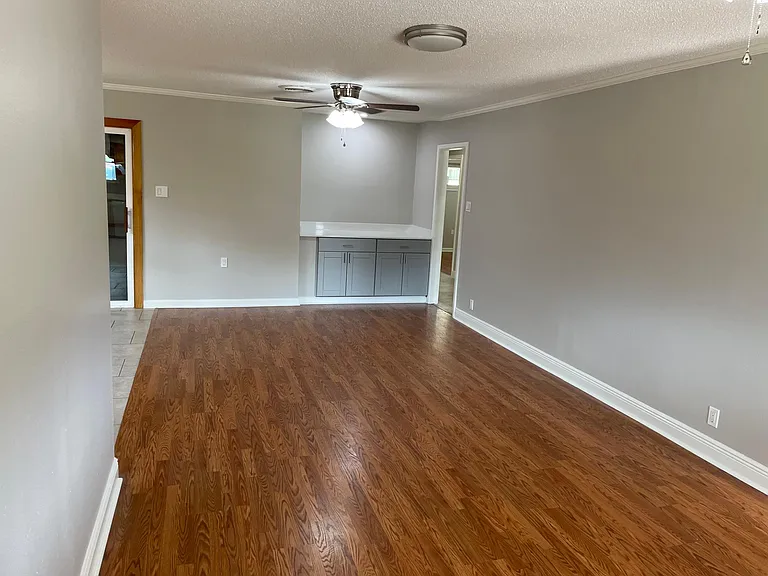 2204 Indiana Ave — Photo 12