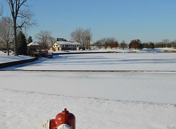 4th image of 308 Country Club Dr