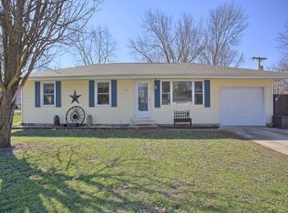 16 Elmwood Dr, Fisher, IL