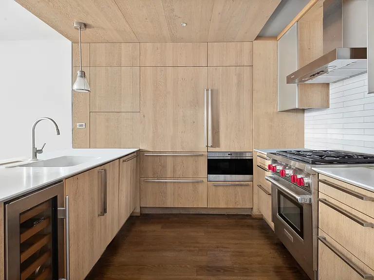 211 E 13th St #5F — Photo 1