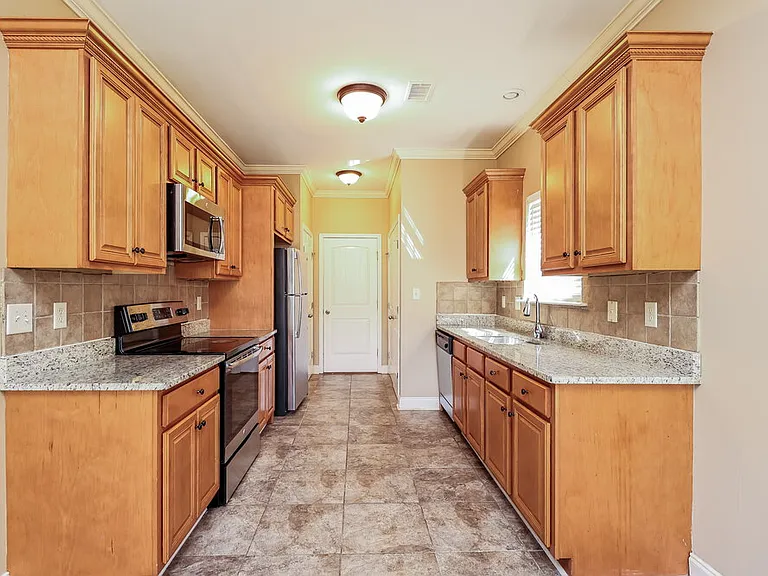 2045 Highview Way — Photo 10