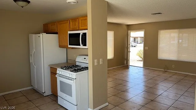 4800 Woodlake Ave — Photo 2