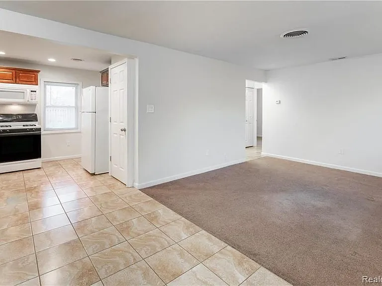 31733 Kathryn St — Photo 8