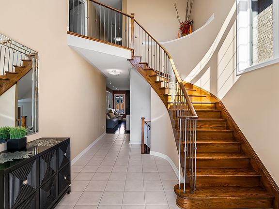 5th image of 36 Boundbrook Dr