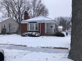 19015 Kingsville St, Harper Woods, MI 48225