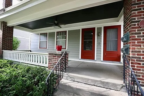 Beautiful 2BR 1BA unit w/ Covered Porch in Downtown Liberty Photo 1 Beautiful 2BR 1BA unit w/ Covered Porch in Downtown Liberty Photo 1