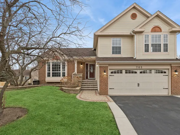 765 Village Rd, Crystal Lake, IL 60014