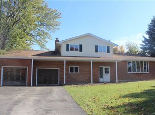 4927 Clearview Dr, Williamsville, NY 14221