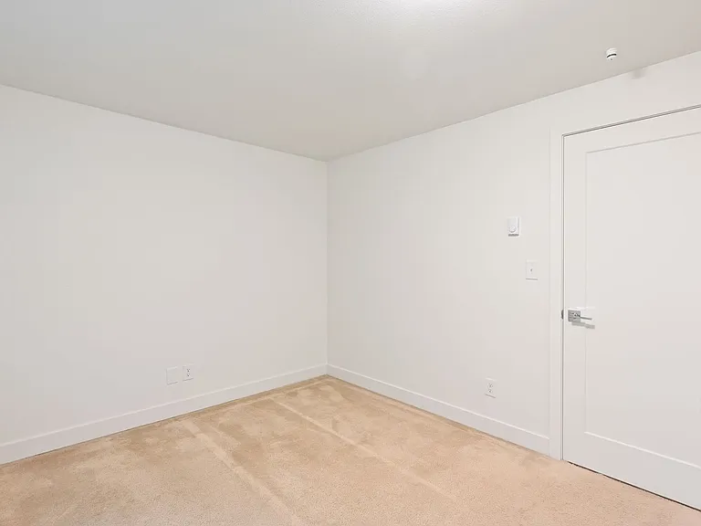 Westwind Apartments — Photo 18