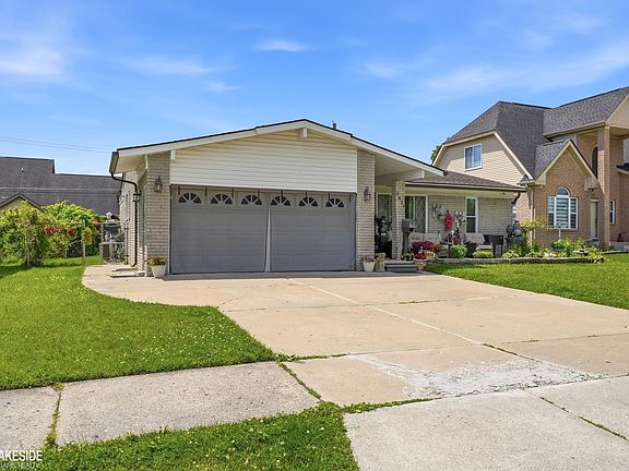2nd image of 3824 Dawson Dr