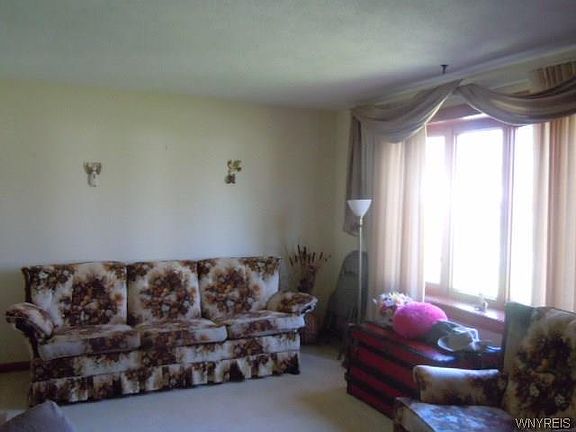 5th image of 5798 Diana Ln