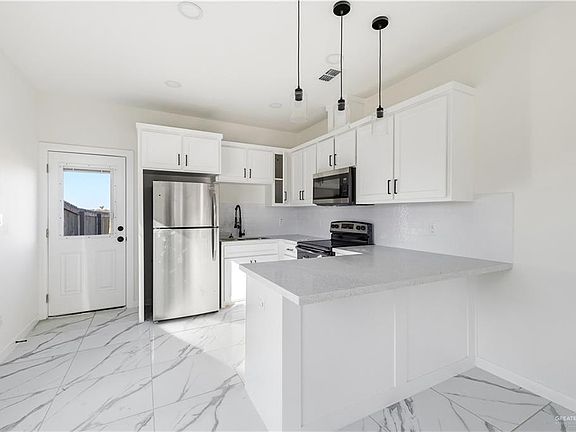 3rd image of 1324 N Abesam Ave
