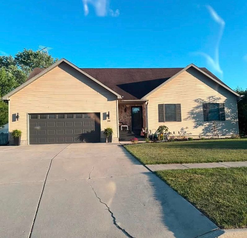 201 W Essex Dr - Property Image