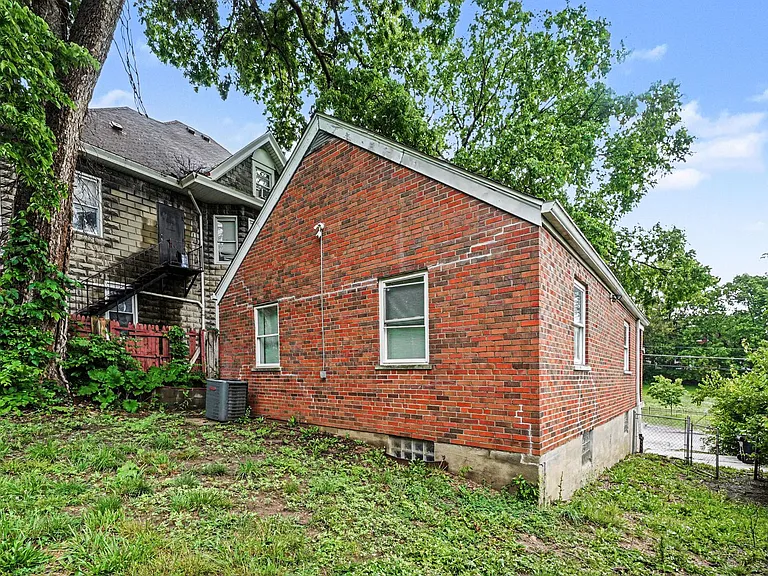 937 Grand Ave — Photo 22