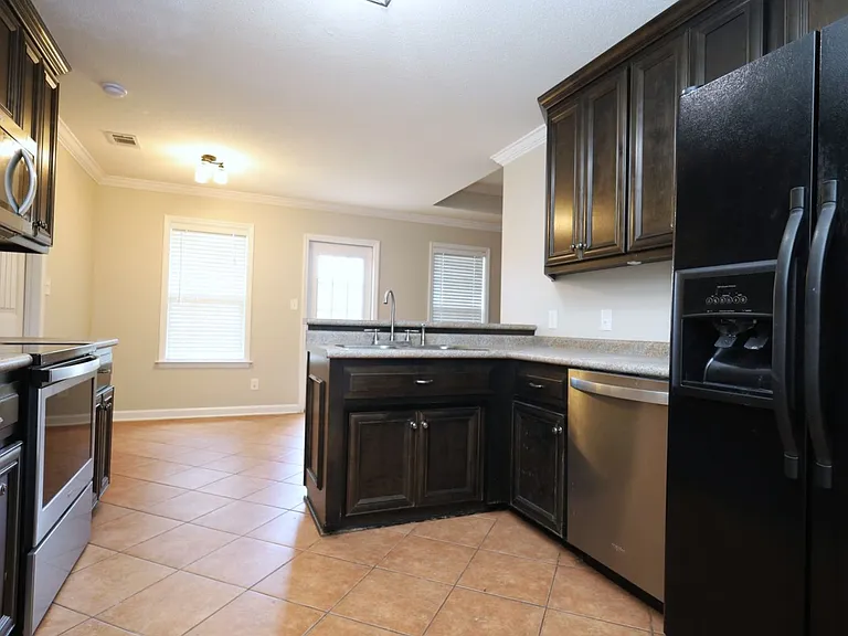 5313 Vine Dr — Photo 4