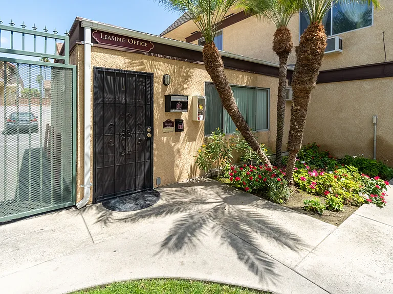 3523 W Savanna St — Photo 13