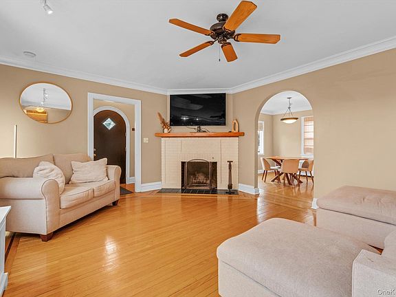 3rd image of 21 Hampton Avenue