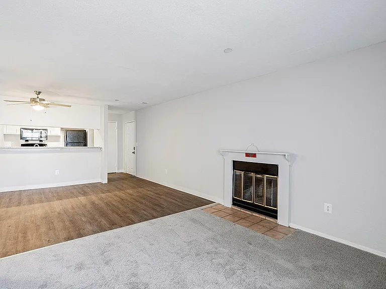 15690 Crestwood Dr — Photo 4