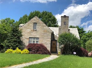 1350 Greentree Rd, Pittsburgh, PA 15220