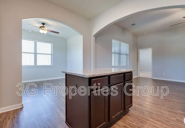5301 Zara Dr — Photo 15