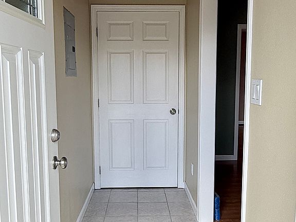5th image of 5719 SE Foster Rd