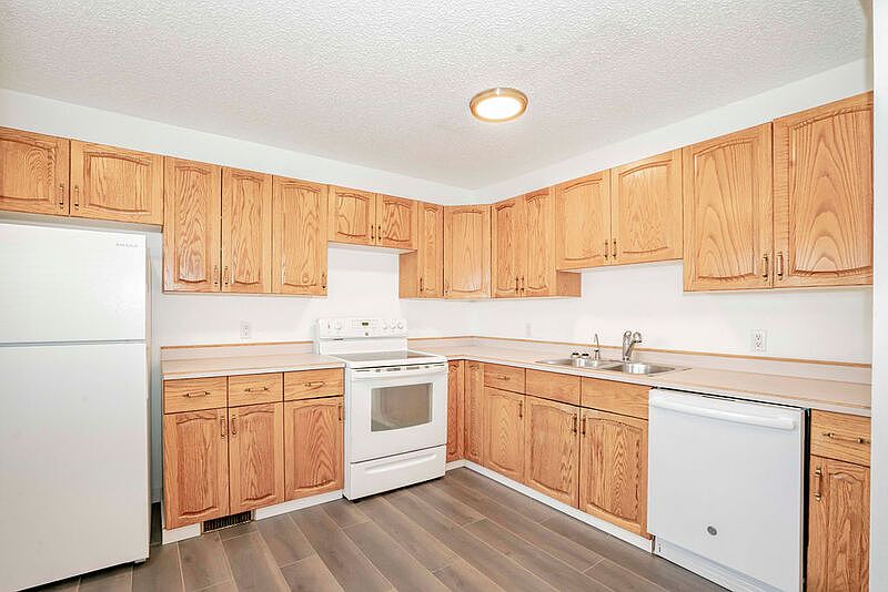 1st image of 7837 Cedarwood Park