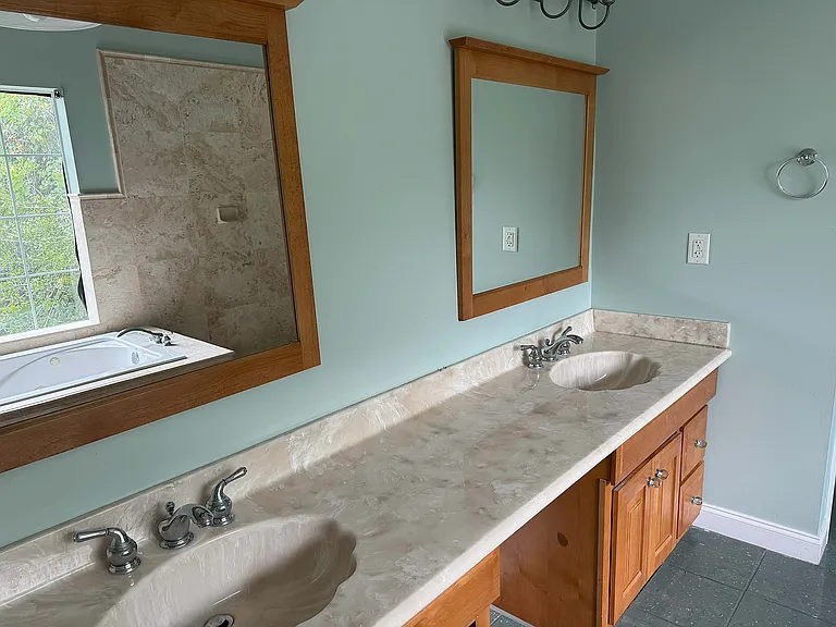 4500 Fairview Ave — Photo 2