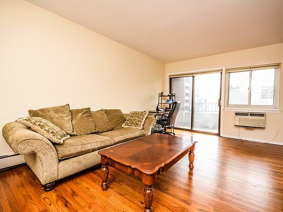 2nd image of 395 Westchester Ave APT 3F