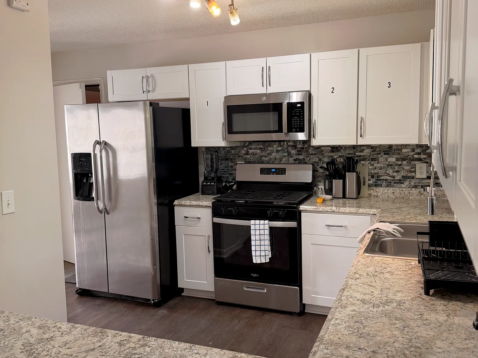 4 bed, 2.5 bath, 2060 sqft, $750 — Photo 4