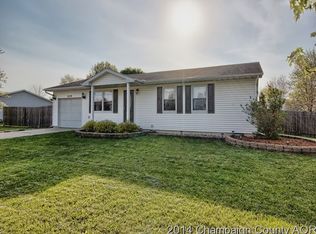 1216 Robin Rd, Mahomet, IL 61853
