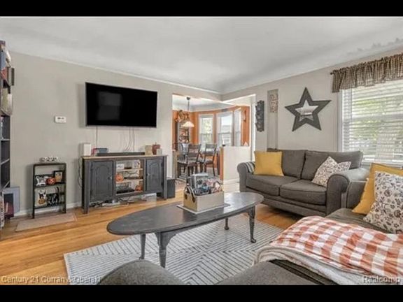 5th image of 2814 Vassar St