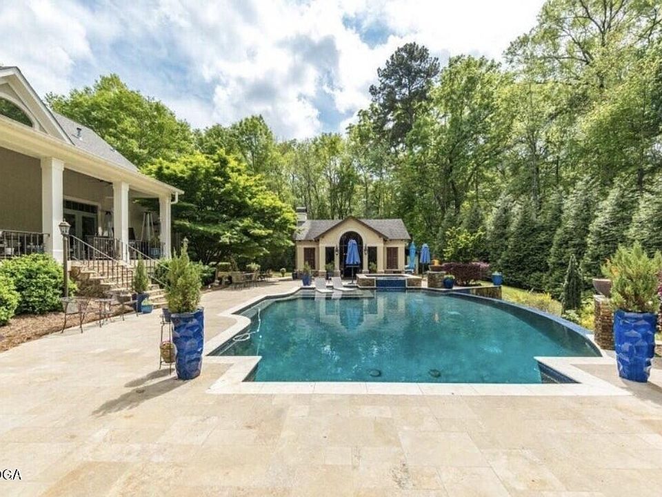 2nd image of 106 Howard Oaks Dr
