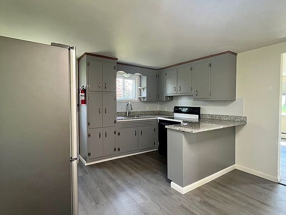 4th image of 429 Belmont St