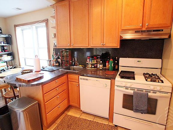 2nd image of 2838 N Francisco Ave