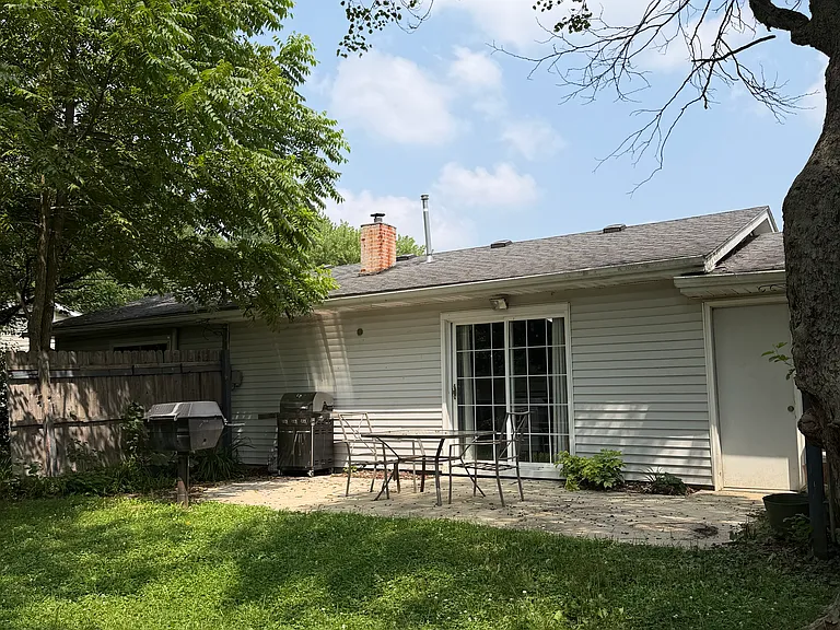 S Victoria Dr — Photo 10
