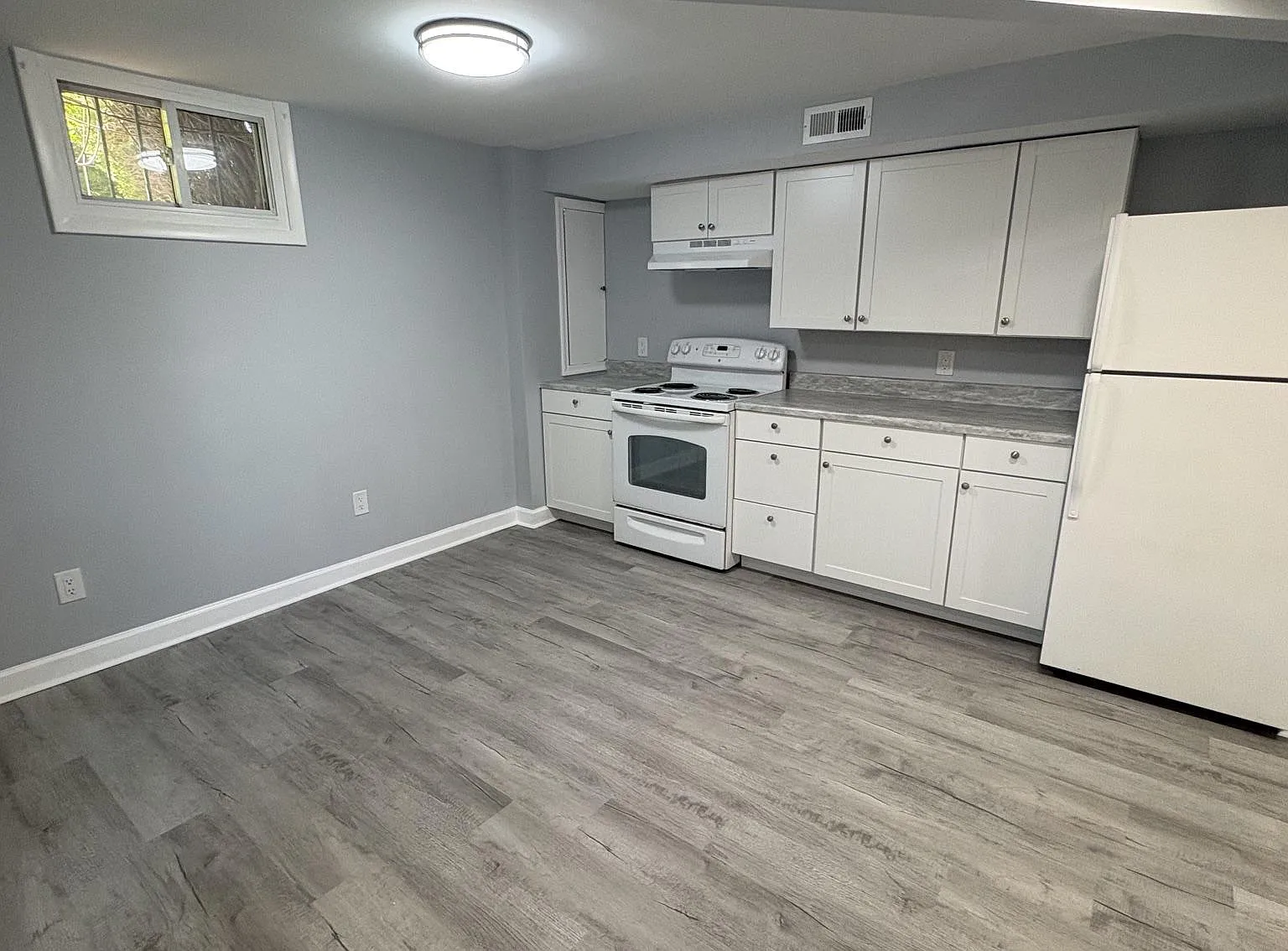 2 bed, 1.0 bath, 1256 sqft, $1,600 — Photo 2